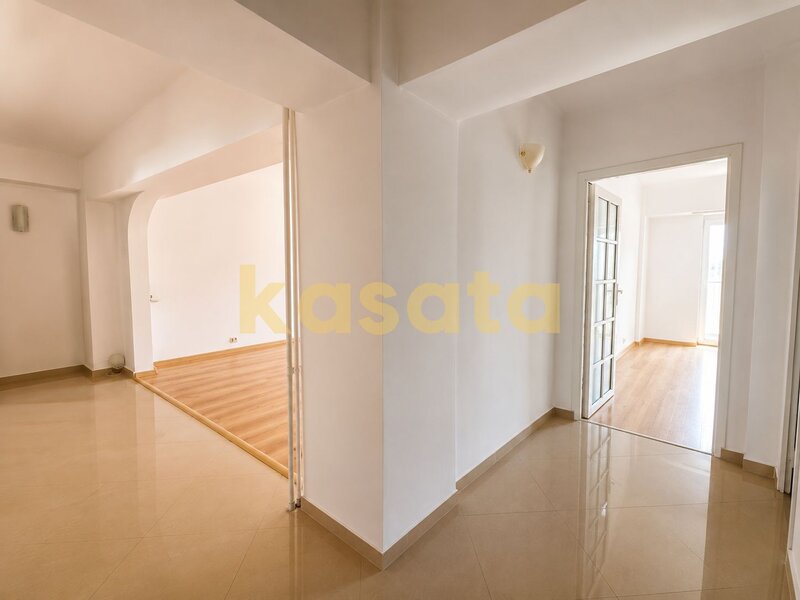 Decebal, rond Alba Iulia, 4 camere, 111.7 mp, bloc 1993, etaj 6/8, centrala