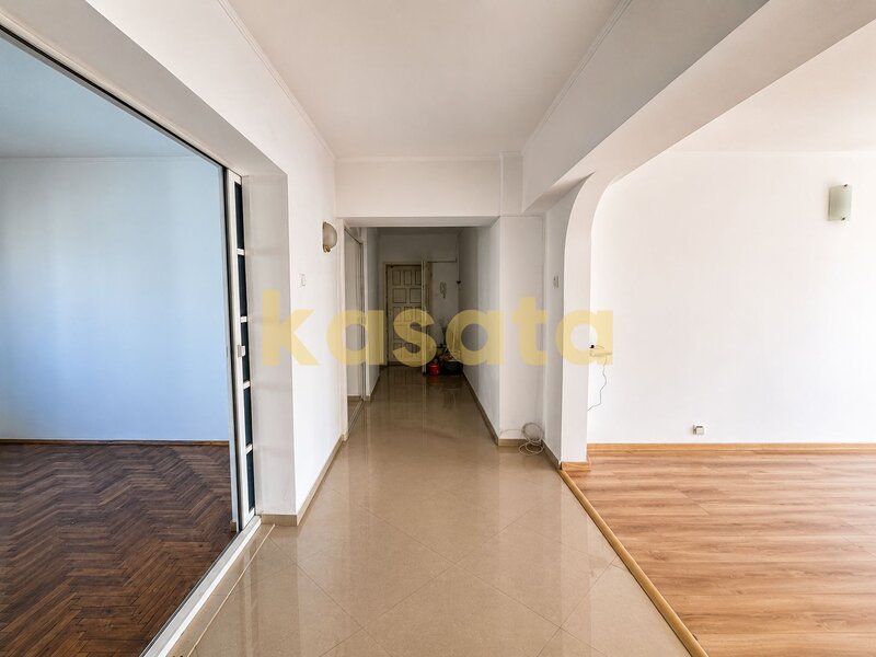 Decebal, rond Alba Iulia, 4 camere, 111.7 mp, bloc 1993, etaj 6/8, centrala