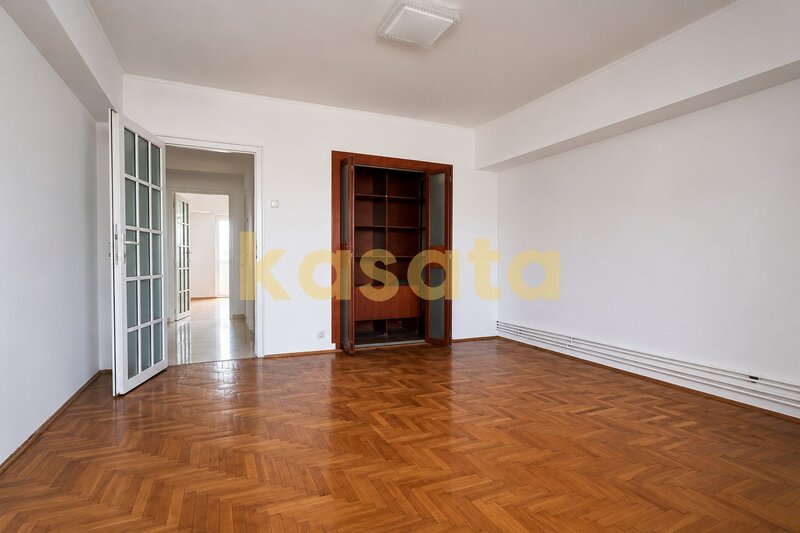 Decebal, rond Alba Iulia, 4 camere, 111.7 mp, bloc 1993, etaj 6/8, centrala